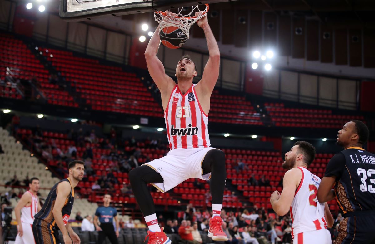 MVP της αγωνιστικής, με double-double στην 40αρα του Ολυμπιακού! (video)