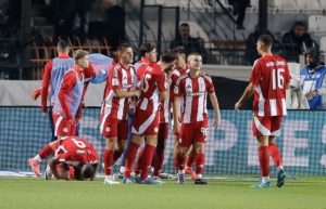 Super League: Tι γλώσσα «μιλούν» τα αποδυτήρια των ελληνικών ομάδων;