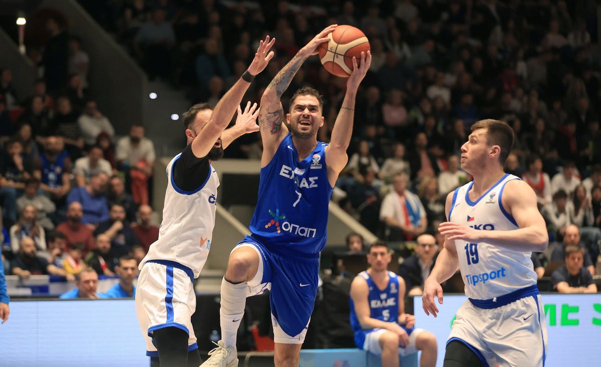 «Ήρωας» Τολιόπουλος, έστειλε την Ελλάδα στο EuroBasket 2025!