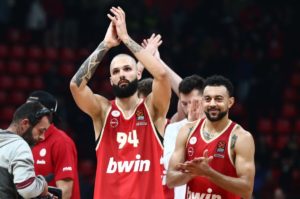 FOURNIER, OLYMPIAKOS, EFES