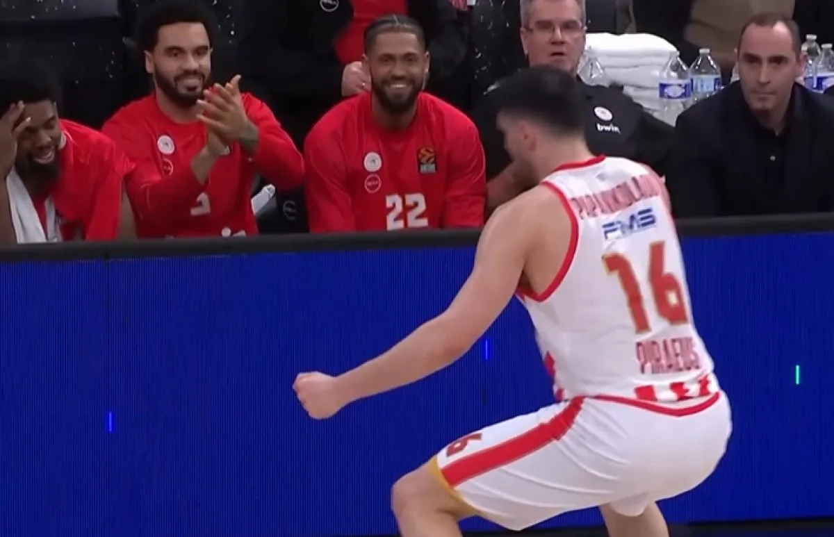 Κώστας Παπανικολάου Ολυμπιακός