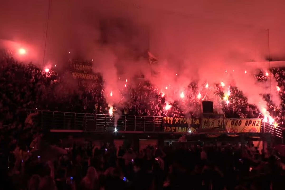 «Και στα 1000 εγώ θα στο τραγουδώ απ’ τον ουρανό»: Χαμός για τα 111 χρόνια του Άρη! (video)