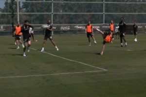 Τι έκανε ο Κωνσταντέλιας; ΑΠΙΘΑΝΟ ψαλιδάκι στην προπόνηση του ΠΑΟΚ! (video) 