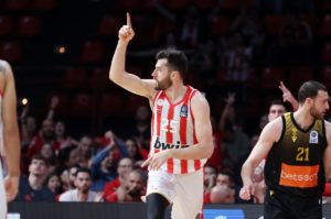 Άλεκ Πίτερς όσος ο… μισός Ολυμπιακός στην εκκίνηση του Game 1 με την ΑΕΚ