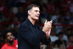 Δυσαρεστημένος ο Μπαρτζώκας με την εικόνα του Ολυμπιακού: «Δική μου ευθύνη – Βρεθήκαμε σε κίνδυνο» (video)