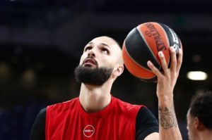 Νοκ άουτ ο Φουρνιέ για τον ημιτελικό με την ΑΕΚ