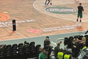 Μια καρέκλα που… γράφει ιστορία στις court seats του ΟΑΚΑ! (pics)