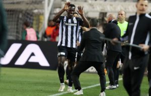 Ο Καμαρά «μεταμορφώνεται» σε επιθετικό και κόντρα στον Ολυμπιακό «παίζει» για ένα ρεκόρ 22 ετών! (video) 