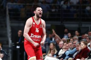 Αρχηγού παρόντος, πάσα… Ρεάλ παυσάτω! – Ο Παπανικολάου και οι τρίποντες «μαχαιριές» (video)