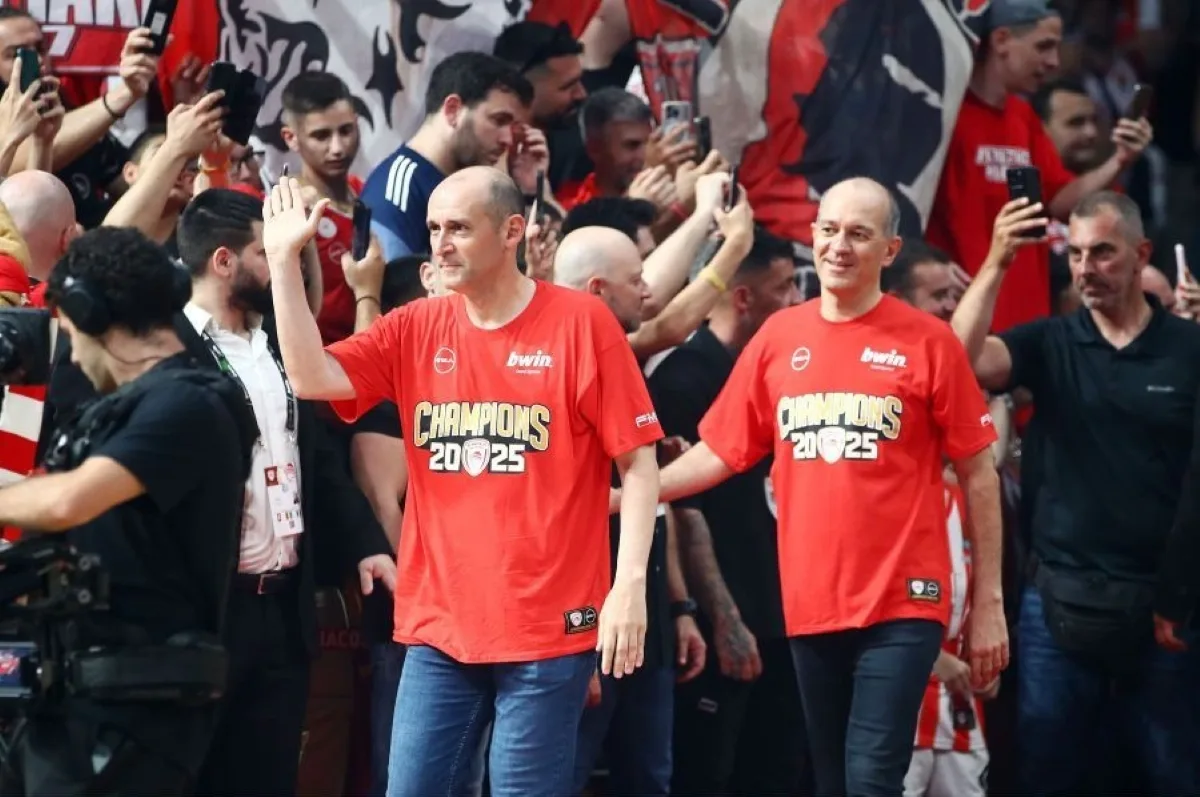Αγγελόπουλοι: «Πήραμε το πιο μάγκικο πρωτάθλημα της ιστορίας μας, δείξατε τι σημαίνει Ολυμπιακός»