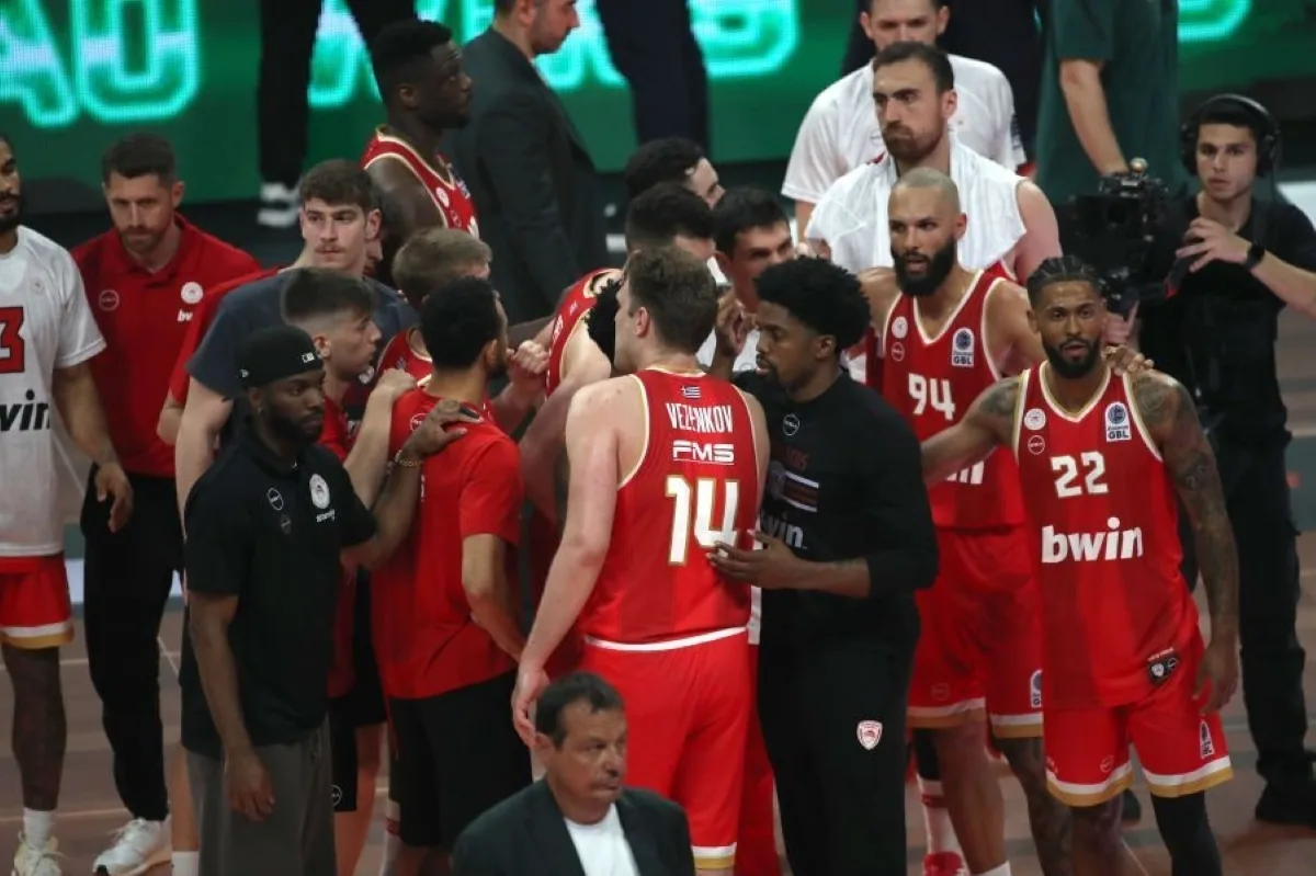 Παρουσία, μήνυμα, στάση: Οι ασυνήθιστες κινήσεις αφύπνισης της ΚΑΕ Ολυμπιακός