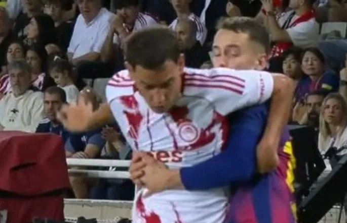 Σαντιάγο Έσε κόκκινη Μπαρτσελόνα Ολυμπιακός