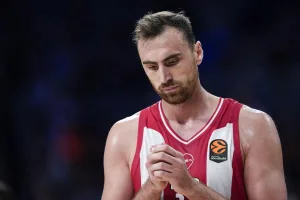 Νίκολα Μιλουτίνοφ Ολυμπιακός