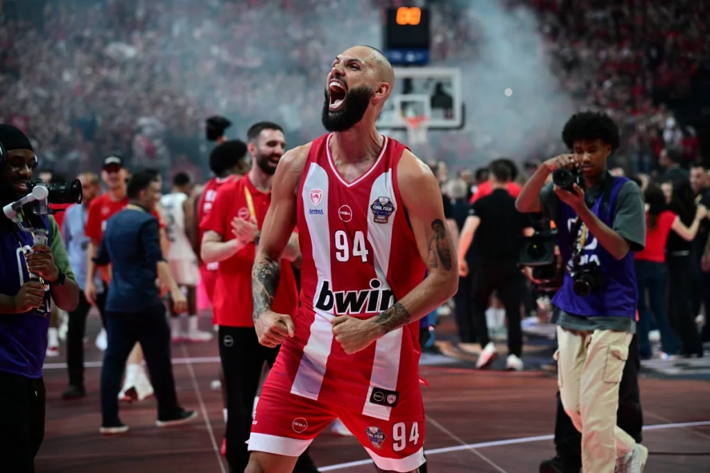 Η συγκυρία που άλλαξε τον ρου της σύγχρονης ιστορίας του Ολυμπιακού
