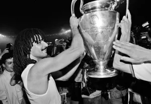Ποια ήταν η τελευταία ομάδα που έφτασε back-to-back στην κορυφή της Ευρώπης, πριν τη Ρεάλ Μαδρίτης;