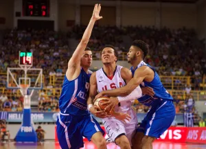 Από τον MVP Μπράνσον με αγάπη: Όταν έκανε… παπάδες στην Κρήτη κόντρα στην Εθνική ομάδα (video)