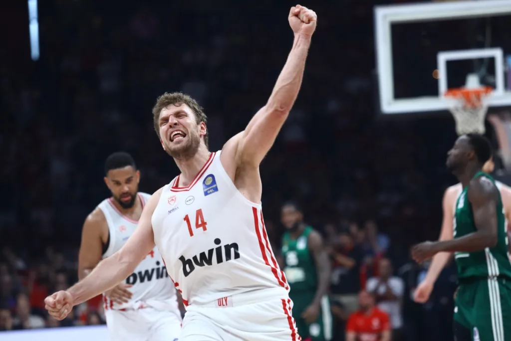 Ομάδα του NBA χτύπησε την πόρτα του Βεζένκοφ μέσα στο καλοκαίρι